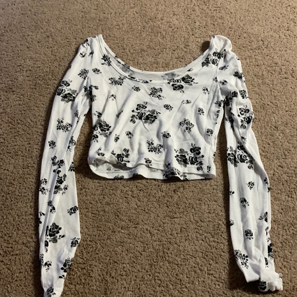White, floral, long sleeve crop top